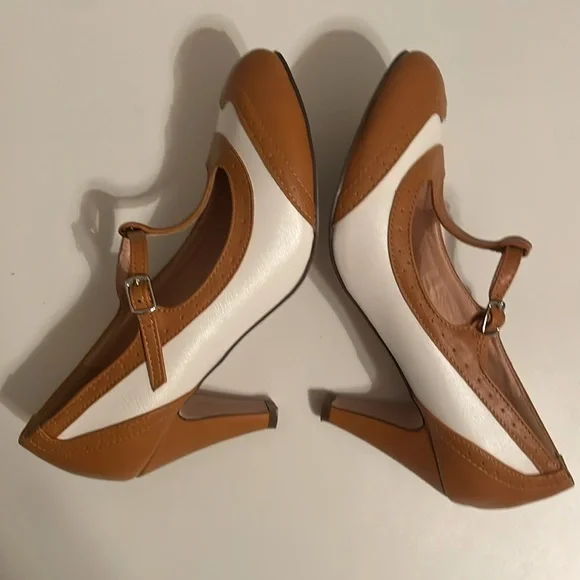 Chase + Chloe Tan and White T-Strap Heels - Picture 3 of 16